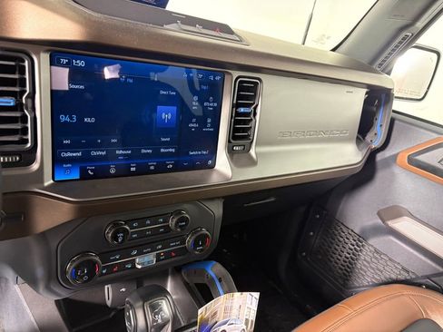 Used 2022 Ford Bronco Outer Banks AWD/4WD image 17