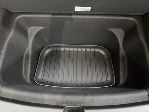 Used 2025 Tesla Model Y Long Range RWD image 35