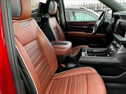Used 2023 GMC Yukon XL Denali Ultimate image 9