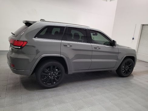 Used 2022 Jeep Grand Cherokee Laredo X RWD image 10