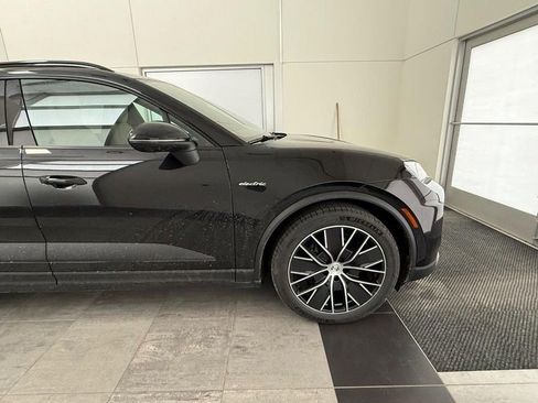 New 2026 Porsche Macan 4 Electric image 10