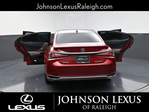 Used 2023 Lexus ES 300h w/ Premium Package image 34