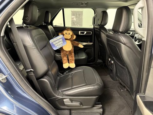 Used 2020 Ford Explorer XLT w/ Equipment Group 202A AWD/4WD image 28