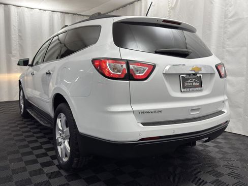 Used 2017 Chevrolet Traverse LT w/ Style and Technology Package image 7