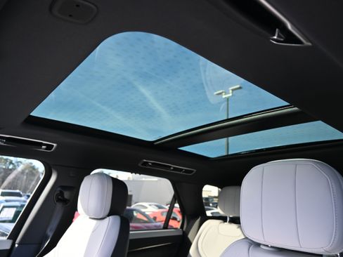 Used 2025 Land Rover Range Rover Sport Dynamic SE image 5