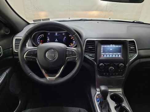 Used 2019 Jeep Grand Cherokee Laredo w/ Security & Convenience Group AWD/4WD image 22