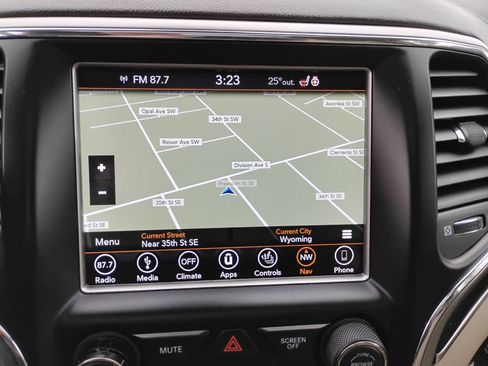 Used 2018 Jeep Grand Cherokee Overland image 17