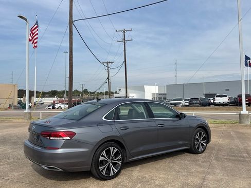 Used 2022 Volkswagen Passat 2.0T SE FWD image 21