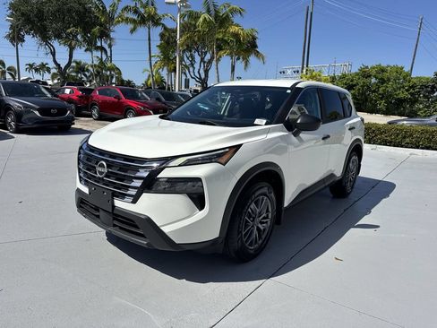 Used 2024 Nissan Rogue S AWD/4WD image 9