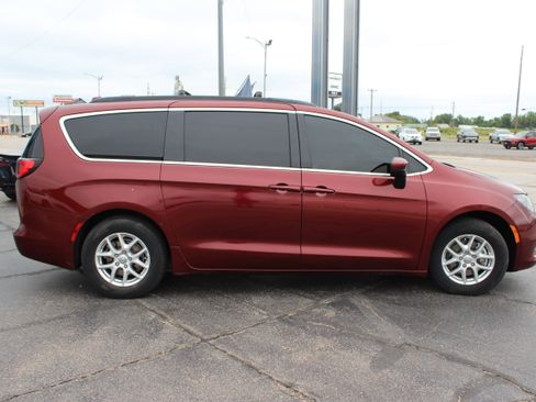 Used 2020 Chrysler Voyager Lxi image 7