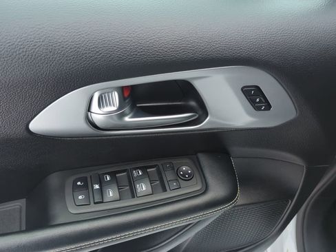 Used 2022 Chrysler Pacifica Touring-L w/ S Appearance Package image 42