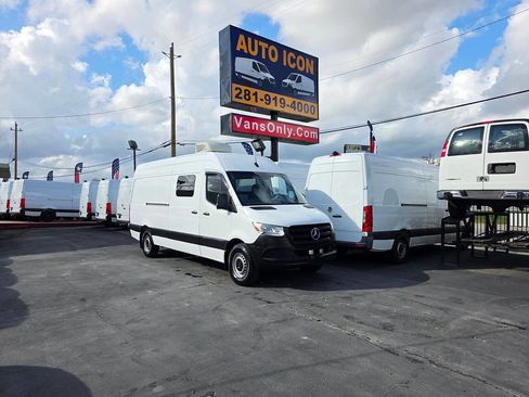 Used 2020 Mercedes-Benz Sprinter 2500 image 25