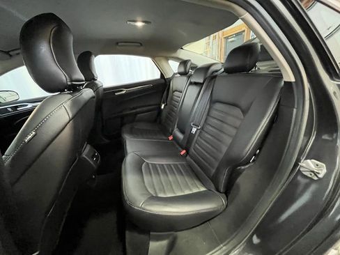 Used 2017 Ford Fusion SE w/ Fusion SE Technology Package image 23