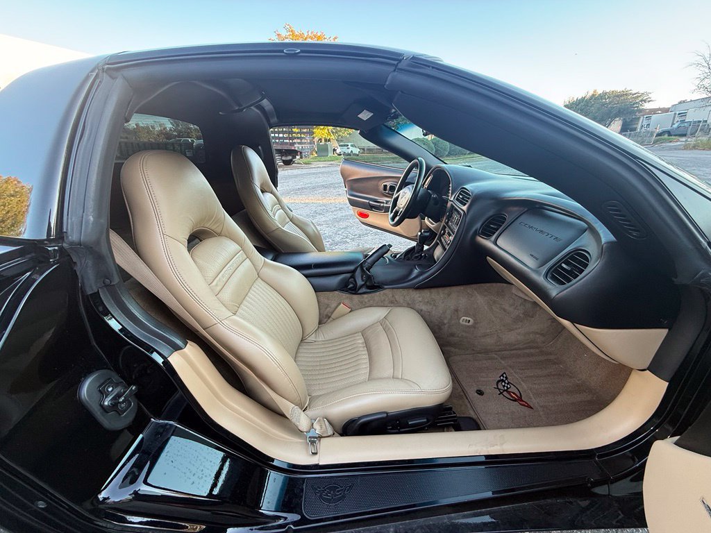 Used 2004 Chevrolet Corvette Coupe RWD image 23