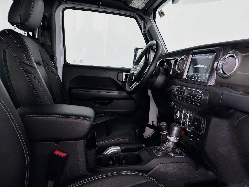 Used 2018 Jeep Wrangler Unlimited Sahara AWD/4WD image 32
