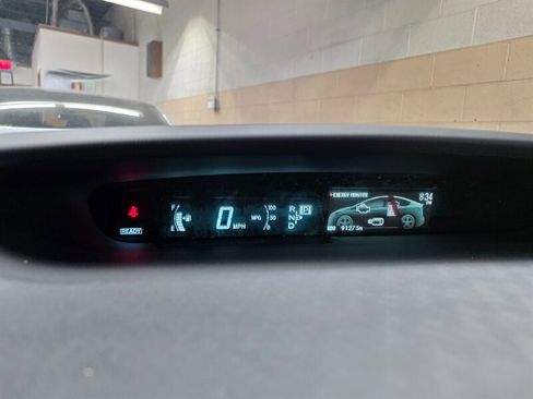 Used 2013 Toyota Prius Three image 9