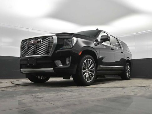 Used 2021 GMC Yukon XL Denali w/ Denali Premium Package image 33