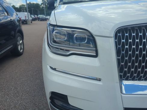 Used 2024 Lincoln Navigator Reserve AWD/4WD image 12