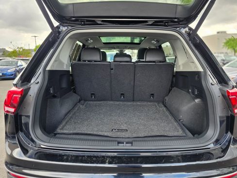 Used 2024 Volkswagen Tiguan SE image 12