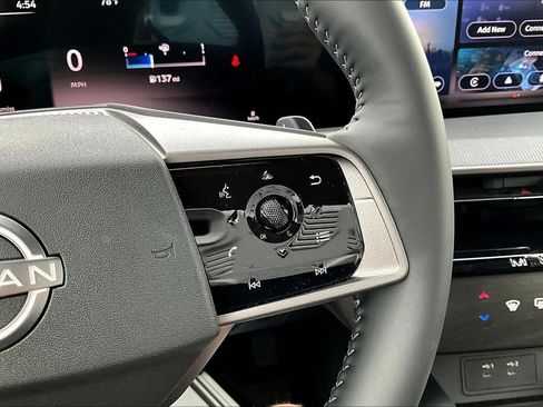 Certified 2025 Nissan Murano SV AWD/4WD image 17