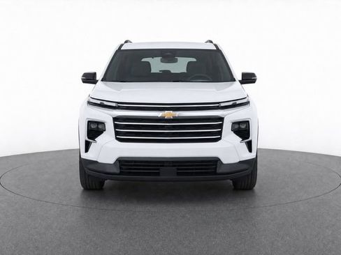 Used 2025 Chevrolet Traverse LT FWD image 5