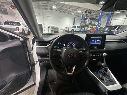 Used 2021 Toyota RAV4 XLE w/ Convenience Package AWD/4WD image 15