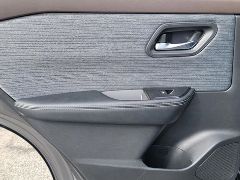 Certified 2023 Nissan Rogue SV image 14