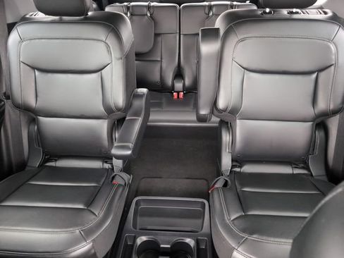 Used 2021 Ford Explorer XLT w/ Equipment Group 202A AWD/4WD image 26