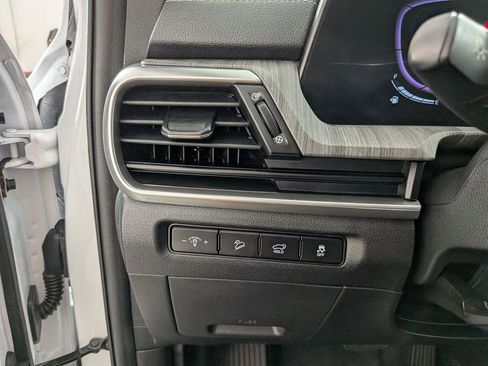 Used 2024 Kia Telluride EX w/ EX Captain's Chair Package FWD image 12
