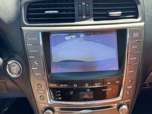 Used 2014 Lexus IS 250C w/ Luxury Package RWD image 29