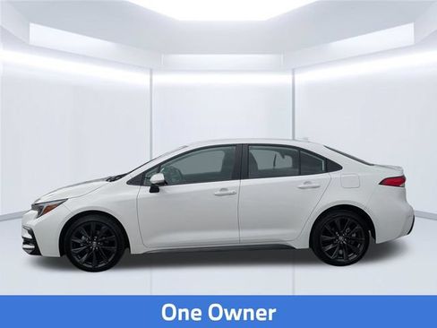 Used 2026 Toyota Corolla SE FWD image 2