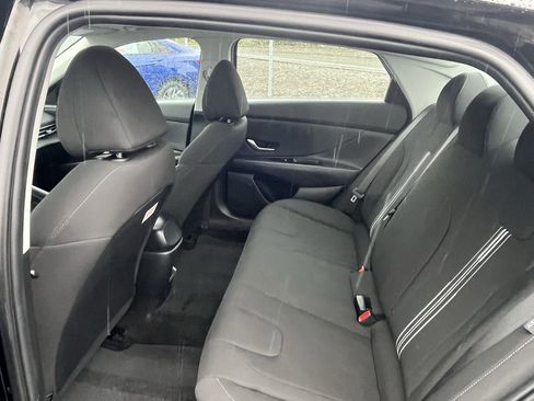 Used 2025 Hyundai Elantra SEL FWD image 13