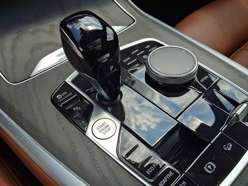 Used 2022 BMW X7 xDrive40i w/ M Sport Package AWD/4WD image 18