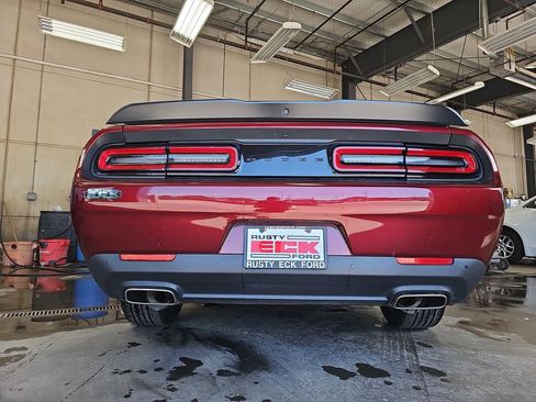 Used 2022 Dodge Challenger SXT w/ Driver Convenience Group RWD image 13
