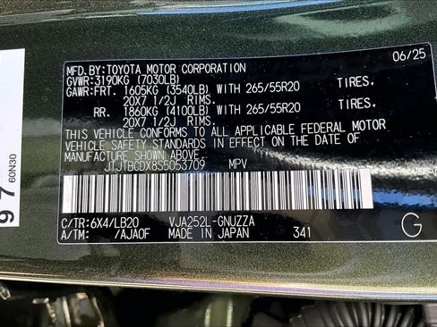 Used 2025 Lexus GX 550 w/ Accessory Package (2T) image 32