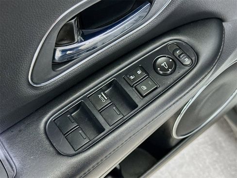 Used 2022 Honda HR-V EX-L image 19