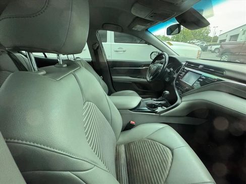 Used 2018 Toyota Camry SE FWD image 3