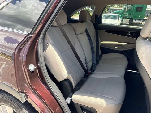 Used 2016 Kia Sorento FWD image 18