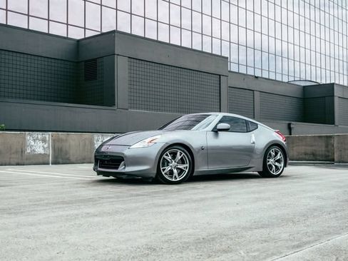 Used 2009 Nissan 370Z Touring RWD image 18