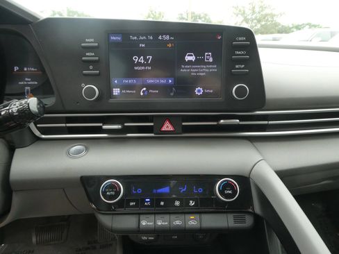 Used 2023 Hyundai Elantra SEL FWD image 19