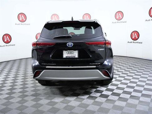 Used 2020 Toyota Highlander Platinum image 7