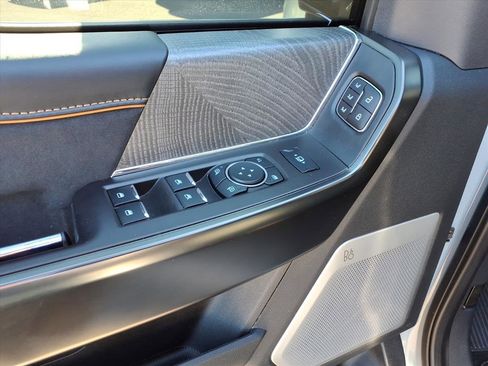 Used 2024 Ford F250 Platinum image 10