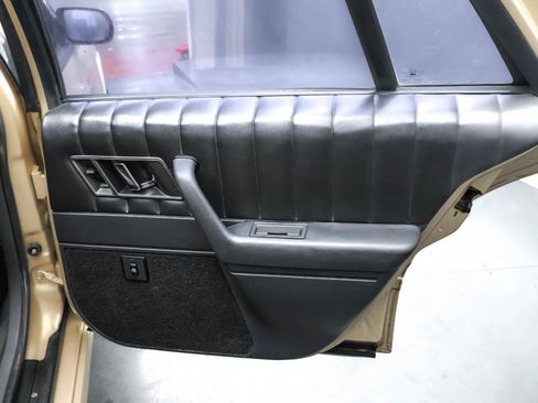 Used 1994 Oldsmobile Cutlass Supreme S FWD image 16