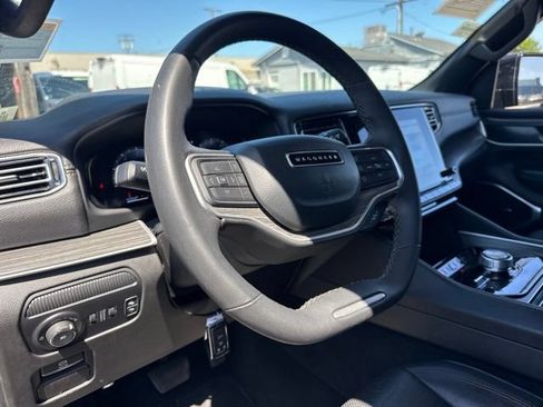 Used 2024 Jeep Wagoneer L Series II w/ Flexible Seating Group AWD/4WD image 10