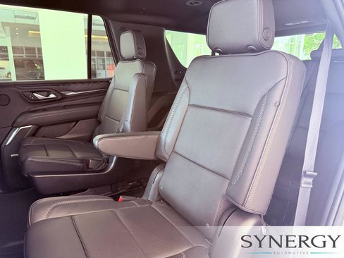 Used 2023 GMC Yukon Denali RWD image 28