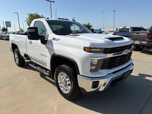 Used 2025 Chevrolet Silverado 2500 LT AWD/4WD image 7