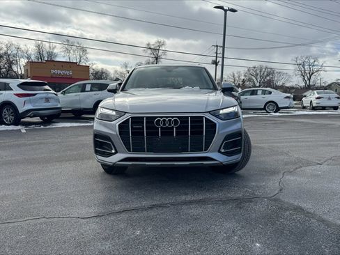 Used 2023 Audi Q5 2.0T Premium w/ Convenience Package image 2