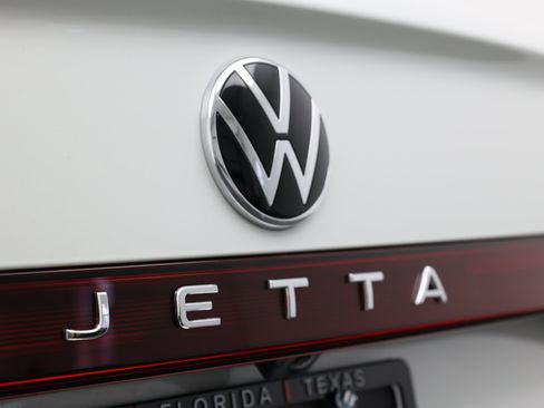 Used 2026 Volkswagen Jetta SEL FWD image 13
