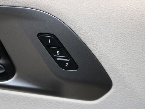 Used 2022 Chrysler Pacifica Touring-L FWD image 45