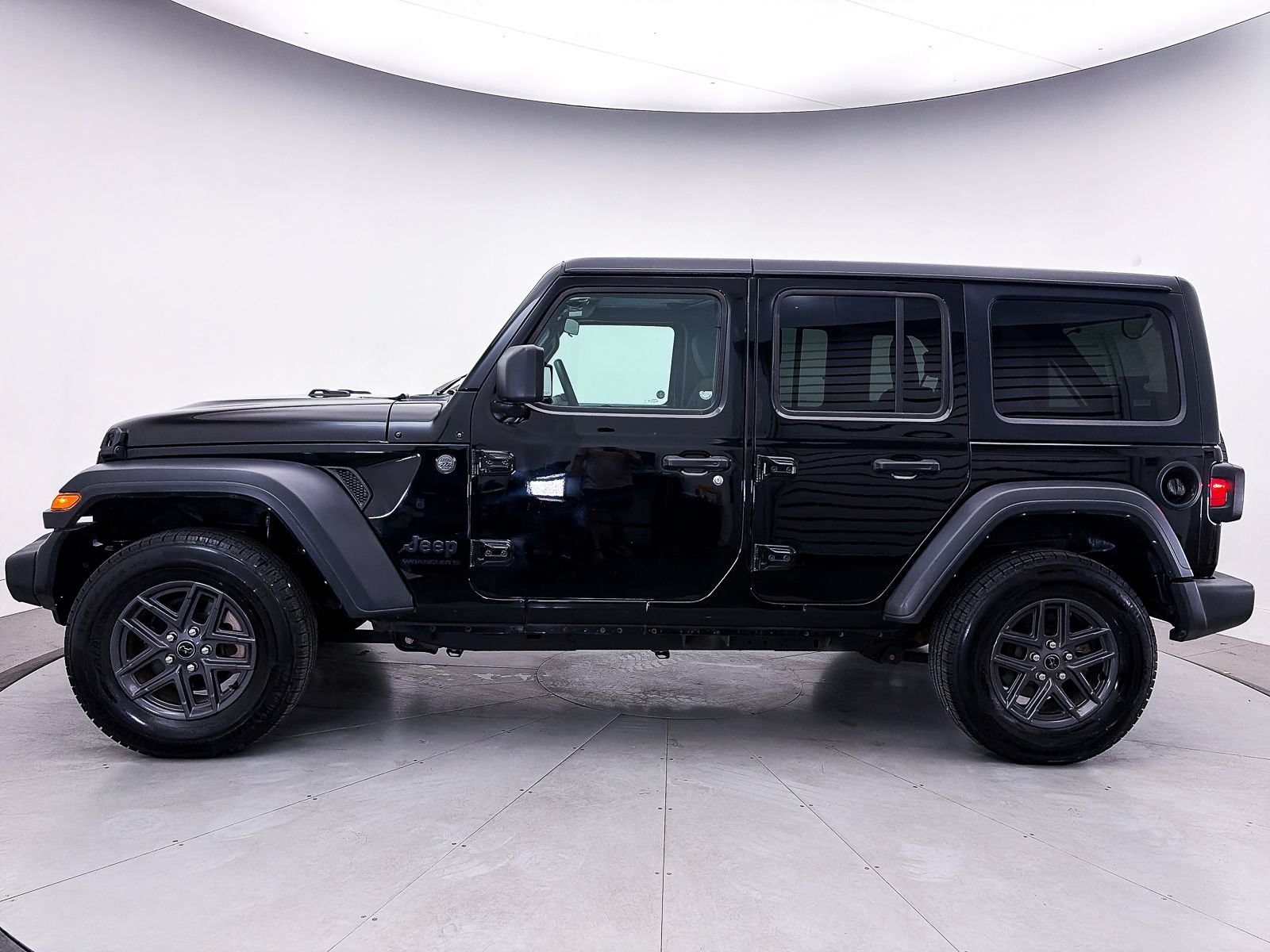 Used 2024 Jeep Wrangler Unlimited Sport AWD/4WD image 40